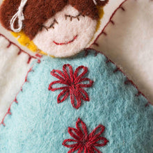 Load image into Gallery viewer, Corinne Lapierre - Felt Craft Kit - Scandinavian Angels