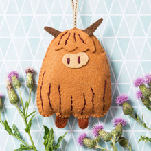 Load image into Gallery viewer, Corinne Lapierre - Felt Craft Mini Kit - Highland Cow