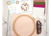 Load image into Gallery viewer, Corinne Lapierre - Applique Hoop Craft Kit Hummingbird