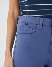 Load image into Gallery viewer, Crew Clothing - Cropped Jeans in Blue