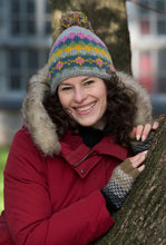 Load image into Gallery viewer, Kusan - PK1605 Bobble Hat - Grey Pink