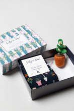 Load image into Gallery viewer, Lily & Me - Gardening Keyring Giftbox Assorted