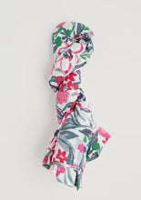 Load image into Gallery viewer, Sea Salt - Larissa Shirt in Garden Flowers Tulip
