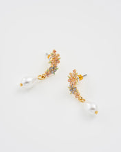 Load image into Gallery viewer, Fable - Hibiscus & Pearl Earrings