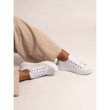 Load image into Gallery viewer, Lunar - Jayne III Trainer in White