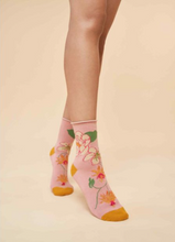 Load image into Gallery viewer, Powder - Ankle Socks - Tropical Flora Petal