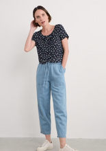 Load image into Gallery viewer, Sea Salt - Appletree T-Shirt in Bud Flower Maritime
