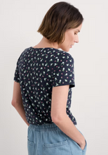 Load image into Gallery viewer, Sea Salt - Appletree T-Shirt in Bud Flower Maritime