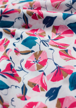 Load image into Gallery viewer, Sea Salt - Cobbs Well Top in Parasol Floral Chalk