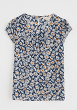 Load image into Gallery viewer, Sea Salt - Garden Gate Top in Scatter Daisy Maritime