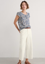 Load image into Gallery viewer, Sea Salt - Garden Gate Top in Scatter Daisy Maritime