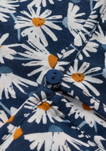 Load image into Gallery viewer, Sea Salt - Garden Gate Top in Scatter Daisy Maritime