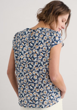 Load image into Gallery viewer, Sea Salt - Garden Gate Top in Scatter Daisy Maritime