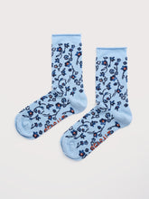 Load image into Gallery viewer, Sea Salt - Organic Cotton Arty Socks in Fax Flower Blue Fog