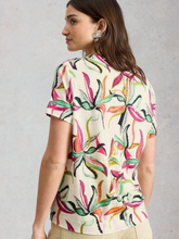 Load image into Gallery viewer, White Stuff - Susie V Neck Linen Tee in Ivory Print