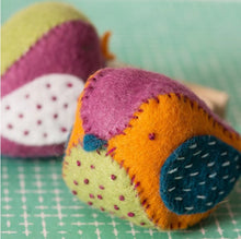 Load image into Gallery viewer, Corinne Lapierre - Big Felt Craft Kit Birdhouse & Birds