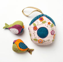 Load image into Gallery viewer, Corinne Lapierre - Big Felt Craft Kit Birdhouse & Birds