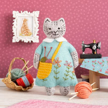 Load image into Gallery viewer, Corinne Lapierre - Mini Felt Craft Kit - Mrs Cat Loves Knitting