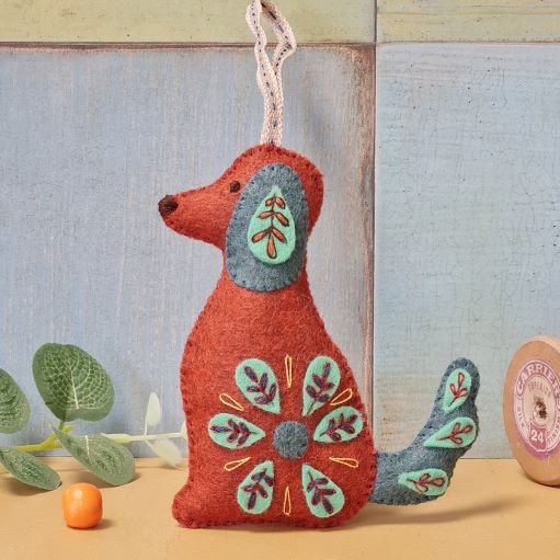 Corinne Lapierre - Mini Felt Craft Kit Folk Embroidered Dog