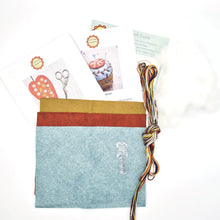 Load image into Gallery viewer, Corinne Lapierre - Mini Felt Craft Kit - Scissors Pouch &amp; Pin Cushion
