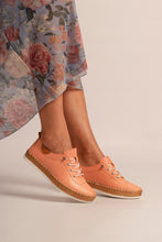 Load image into Gallery viewer, Lunar - Evie Leather Plimsoll in Coral
