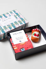 Load image into Gallery viewer, Lily &amp; Me - Time For Tea Keyring Giftbox
