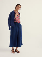 Load image into Gallery viewer, Sea Salt - Larissa Shirt in Echinacea Stems Rosehip
