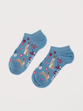 Load image into Gallery viewer, Sea Salt - Bamboo Arty Trainer Socks in Hares Leap Seascape
