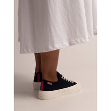 Load image into Gallery viewer, Lunar - Jayne III Trainer in Navy
