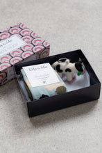 Load image into Gallery viewer, Lily &amp; Me - Countryside Socks &amp; Keyring Gift Box
