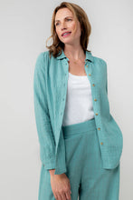 Load image into Gallery viewer, Lily &amp; Me - Savannah Seersucker Shirt in Ocean
