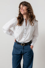 Load image into Gallery viewer, Lily &amp; Me - Wayfaring Blouse Plain Check in White
