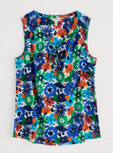 Load image into Gallery viewer, Sea Salt - Cobbs Well Top in Screenprint Floral Chalk

