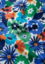 Load image into Gallery viewer, Sea Salt - Cobbs Well Top in Screenprint Floral Chalk
