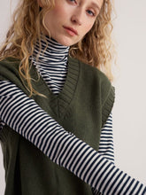 Load image into Gallery viewer, Sea Salt - Fistral Vest in Nori
