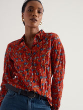 Load image into Gallery viewer, Sea Salt - Larissa Shirt in Tomato Blooms Cinnamon
