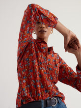 Load image into Gallery viewer, Sea Salt - Larissa Shirt in Tomato Blooms Cinnamon
