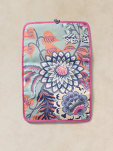 Load image into Gallery viewer, White Stuff - Printed Jewellery Roll in Blue Print
