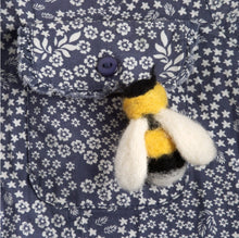 Load image into Gallery viewer, Hawthorn Handmade - Needle Felting Kit Bee
