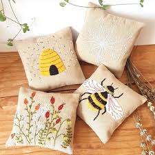 Corinne Lapierre - Linen Lavender Bag Embroidery Kit Bee