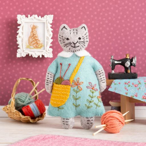 Corinne Lapierre - Mini Felt Craft Kit Mrs Cat Loves Knitting