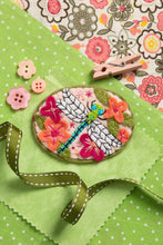 Load image into Gallery viewer, Hawthorn Handmade - Dragonfly Brooch Felt Craft Kit
