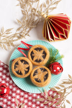 Load image into Gallery viewer, Hawthorn Handmade - Mince Pies Needle Felt Kit Mini
