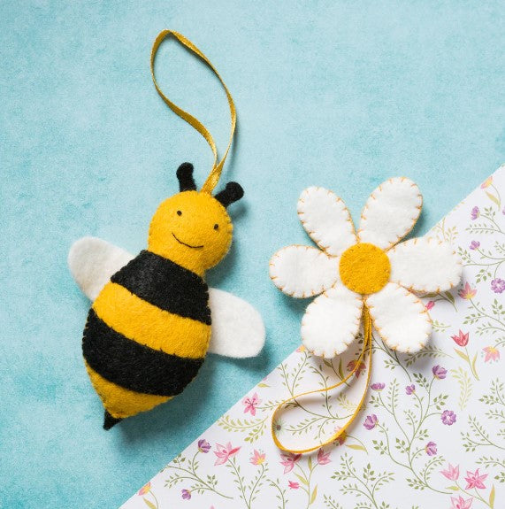 Corinne Lapierre - Mini Felt Craft Kit Bee & Flower